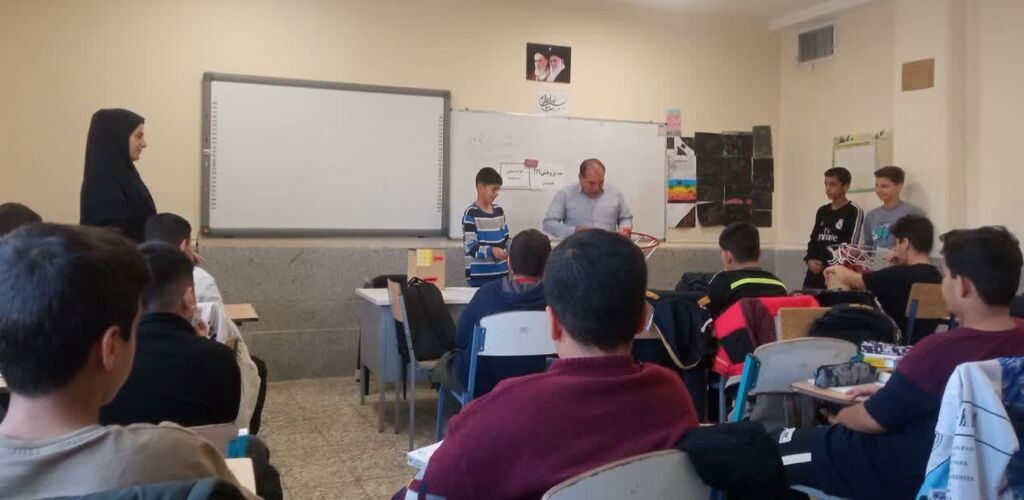 مرکز قصرشیرین با برنامههای هفته پژوهش در مدارس