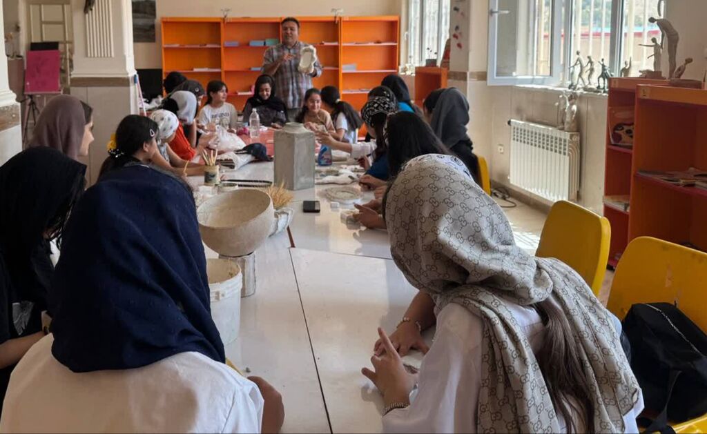 مربیان خوش‌ذوق مرکز شماره ۳ اسلام‌آباد غرب از کانون این شهرستان گفتند