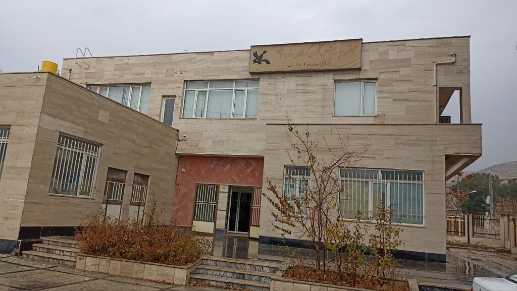 مربیان خوش‌ذوق مرکز شماره ۳ اسلام‌آباد غرب از کانون این شهرستان گفتند