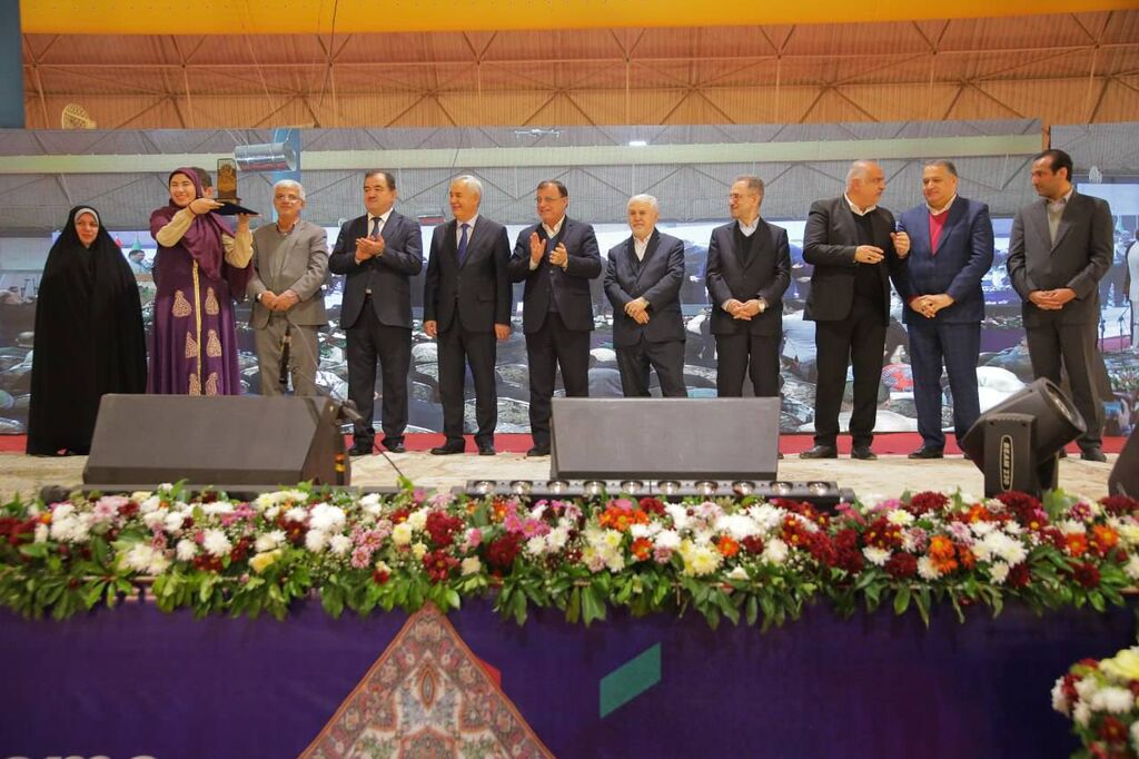 تقدیر از برگزیدگان جشنواره قصهگویی کانون گلستان در اختتامیه جشنواره اقوام