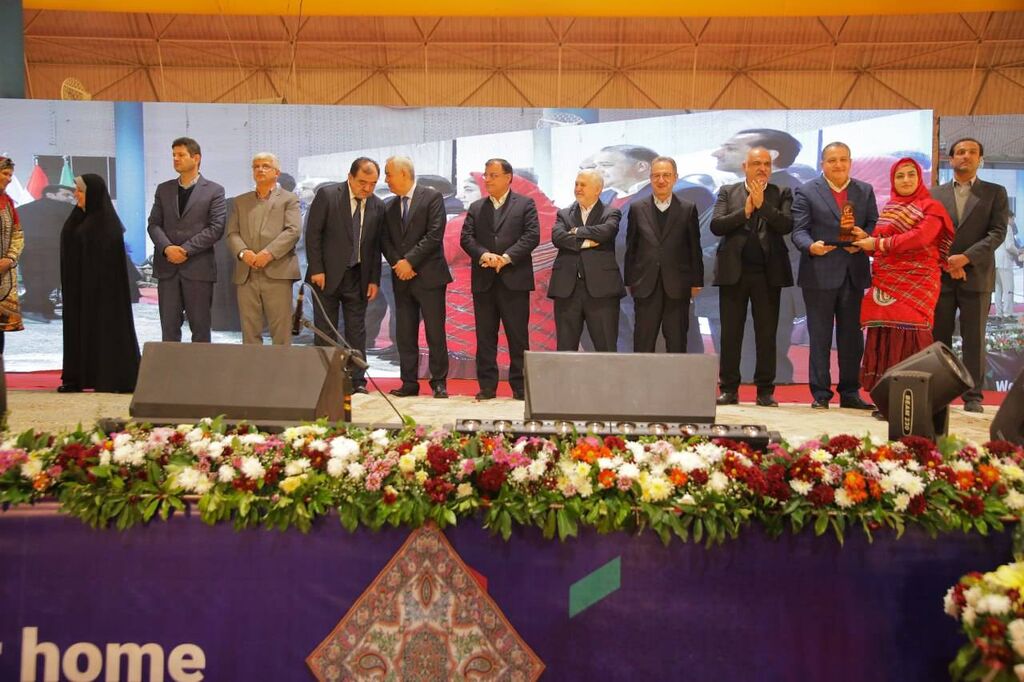 تقدیر از برگزیدگان جشنواره قصهگویی کانون گلستان در اختتامیه جشنواره اقوام