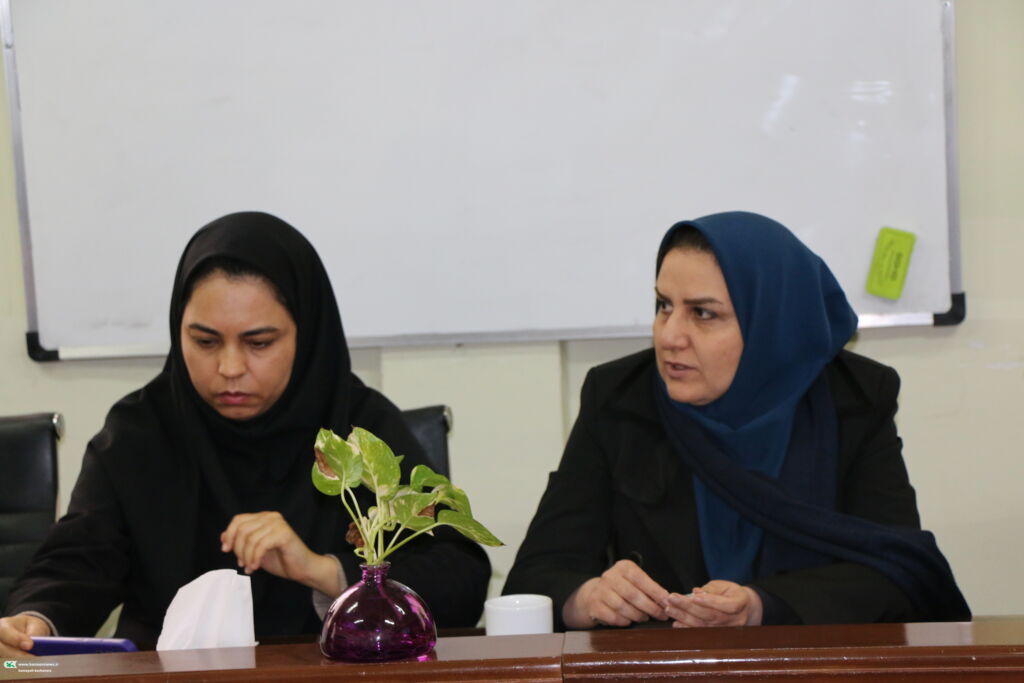 نشست هماندیشی دهه بصیرت و دهه فجر در کانون فارس برگزار شد