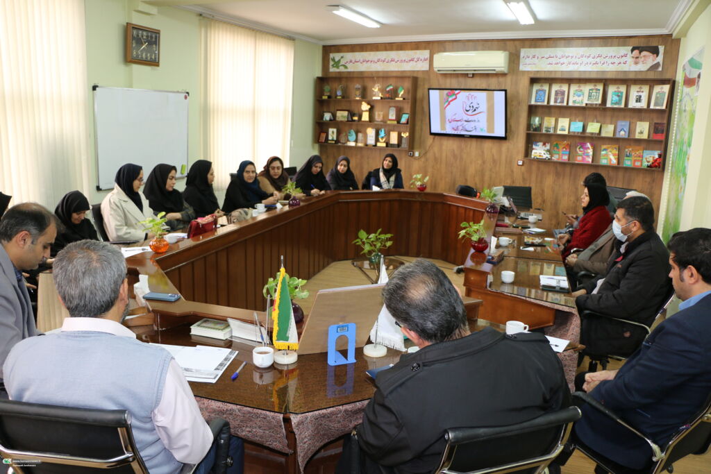 نشست هماندیشی دهه بصیرت و دهه فجر در کانون فارس برگزار شد