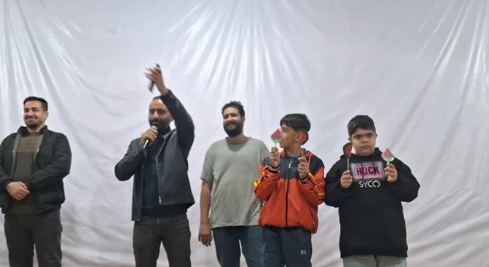 یلدایی به رنگ مهربانی در کنگاور با حضور دانش‌آموزان مدرسه استثنایی مهر