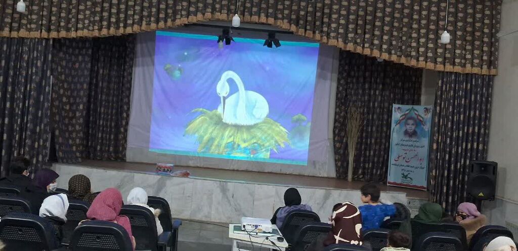 یلدایی به رنگ مهربانی در کنگاور با حضور دانشآموزان مدرسه استثنایی مهر