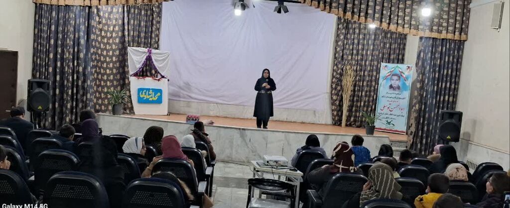 یلدایی به رنگ مهربانی در کنگاور با حضور دانشآموزان مدرسه استثنایی مهر