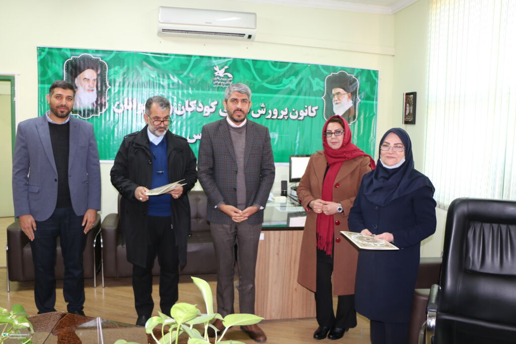 تجلیل از کارشناسان مسئول و کارشناسان کانون استان فارس