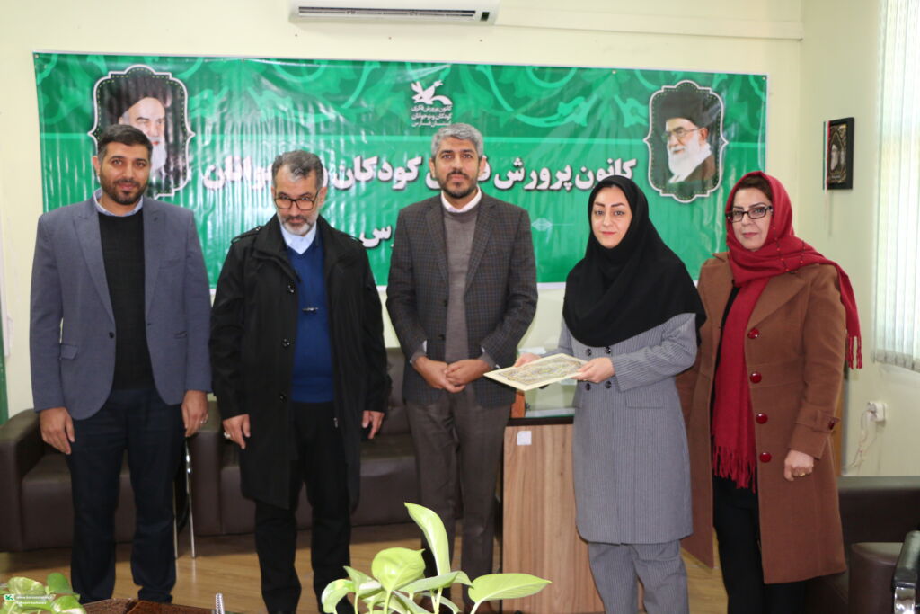 تجلیل از کارشناسان مسئول و کارشناسان کانون استان فارس