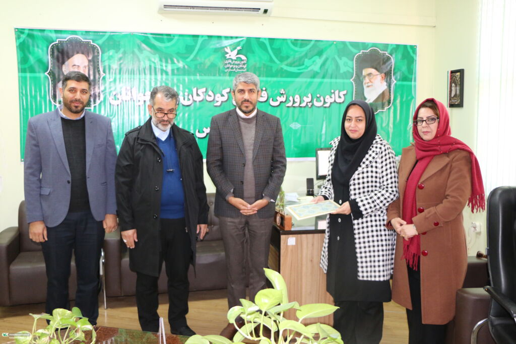 تجلیل از کارشناسان مسئول و کارشناسان کانون استان فارس