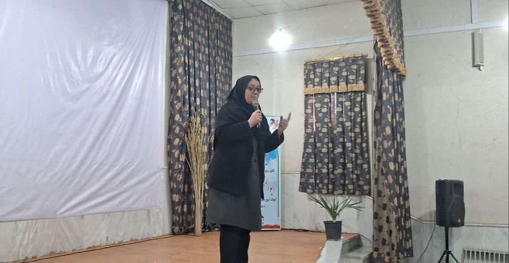 برنامههای یلدایی مرکز کنگاور در کانون و مدرسه