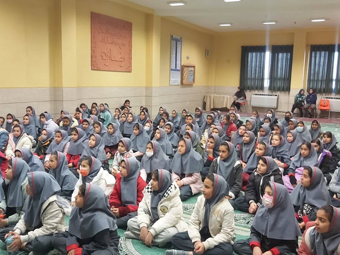 کاروان یلدا با قصه‌های پر از رمز و راز به مناطق مختلف شهر اصفهان رفت