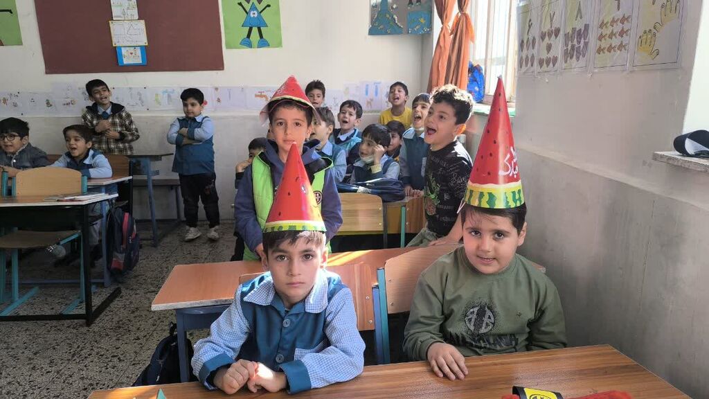 مربیان مرکز شماره ۳ یلدا را به مناطق کمبرخوردار بردند