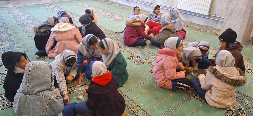 برنامه آموزشی کتابخانه سیار روستایی کانون مرکز شمارهدو شیراز در روستاها