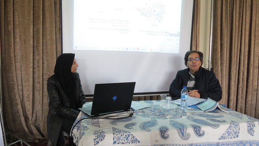 برگزاری نشستهای آموزشی قصهگویی