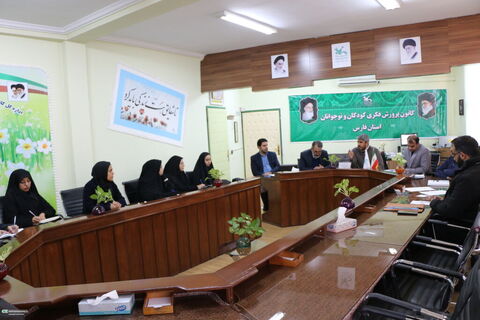 نشست یک روزه مسئولین مراکز جدید در کانون فارس