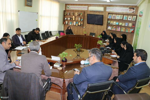 نشست یک روزه مسئولین مراکز جدید در کانون فارس