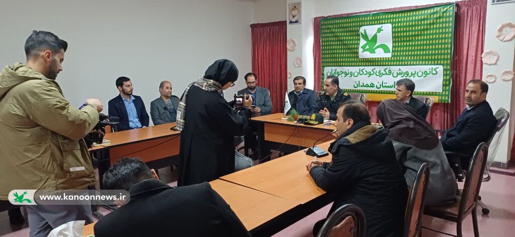 تقدیر سردار نجفی از قصه‌گویان محور ایثار و مقاومت جشنواره قصه‌گویی همدان