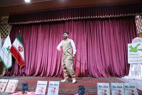 آیین اختتامیه مرحله استانی بیست‌وهفتمین جشنواره بین‌المللی قصه‌گویی و رونمایی از کتاب «بادبادک‌بازی» در کانون پرورش فکری سنندج