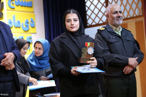 آیین اختتامیه مرحله استانی بیست‌وهفتمین جشنواره بین‌المللی قصه‌گویی و رونمایی از کتاب «بادبادک‌بازی» در کانون پرورش فکری سنندج