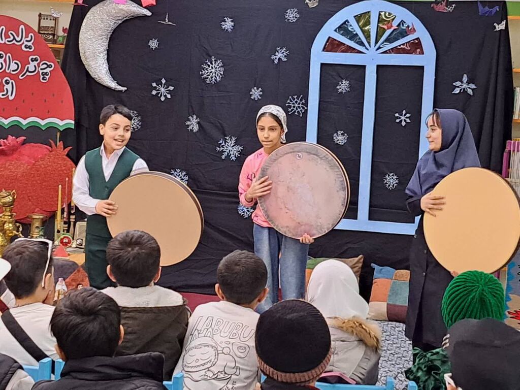 یلدای مرکز ۳۵ زیر چتر دانههای انار؛ جشن امید برای کودکان کار