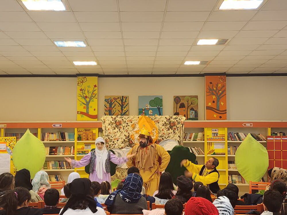 جشن شب یلدا در مرکز ۳۷ با اجرای نمایش خرمشیر و لبخندهای کودکانه