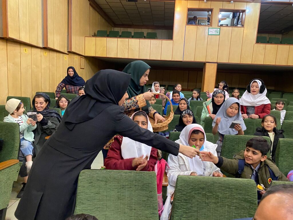 «تپش یلدا» در مرکز ۳۰؛ شب همدلی با کودکان کار و اعضای کانون