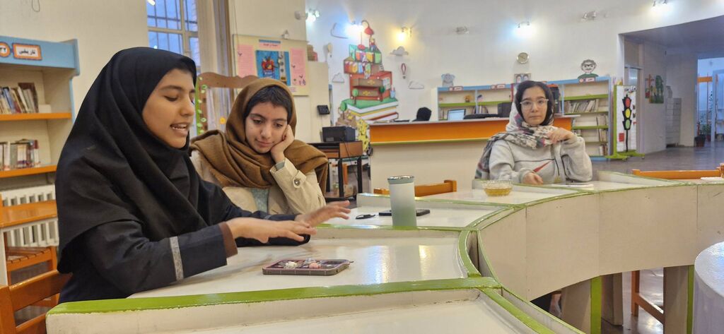 کودکان و نوجوانان مرکز ۲ با آزمایشهای ساده، قدم در راه پژوهش گذاشتند