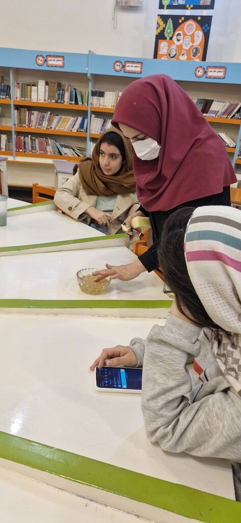 کودکان و نوجوانان مرکز ۲ با آزمایشهای ساده، قدم در راه پژوهش گذاشتند