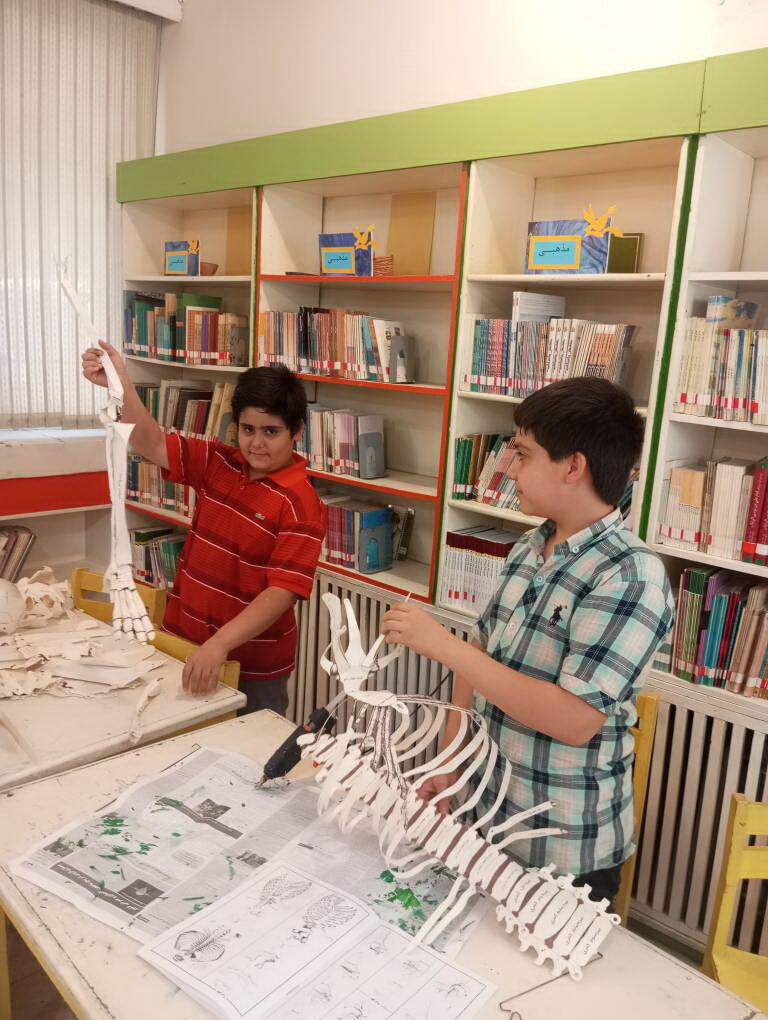پسران مرکز ۲۷ کانون با «استخوانهای کوچک، کارکردهای بزرگ» رازهای بدن انسان را کشف کردند