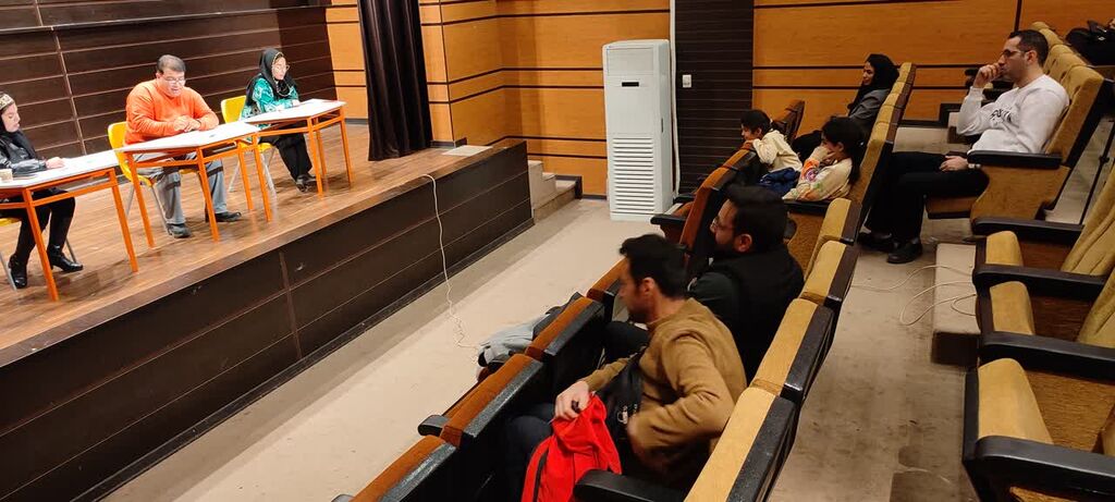 نمایشنامه‌خوانی «سلفی با گرگ» در سالن مرکز شماره‌ ۴ کانون کرمانشاه