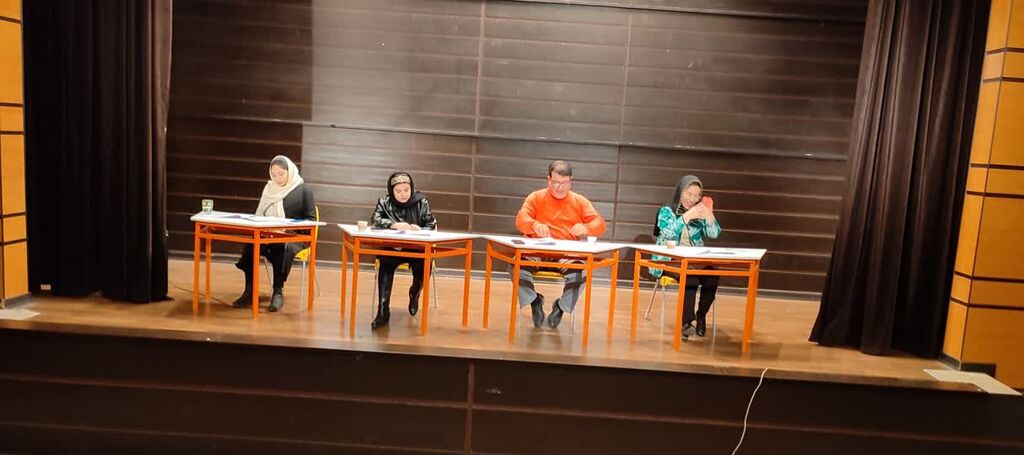 نمایشنامهخوانی «سلفی با گرگ» در سالن مرکز شماره ۴ کانون کرمانشاه