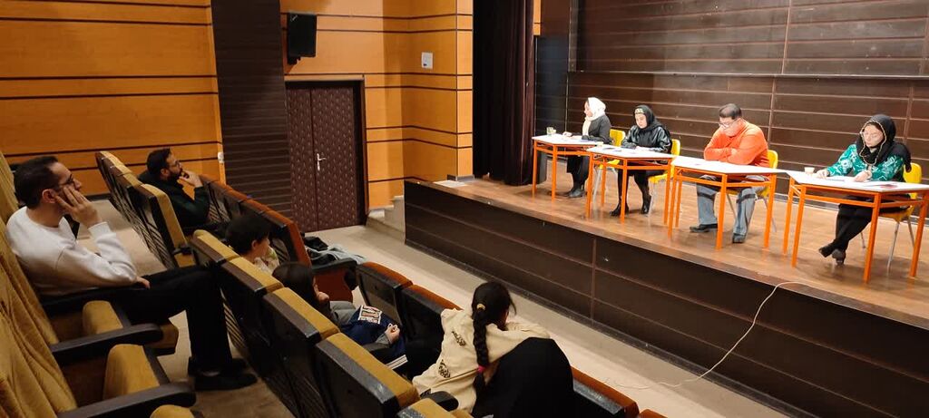 نمایشنامهخوانی «سلفی با گرگ» در سالن مرکز شماره ۴ کانون کرمانشاه