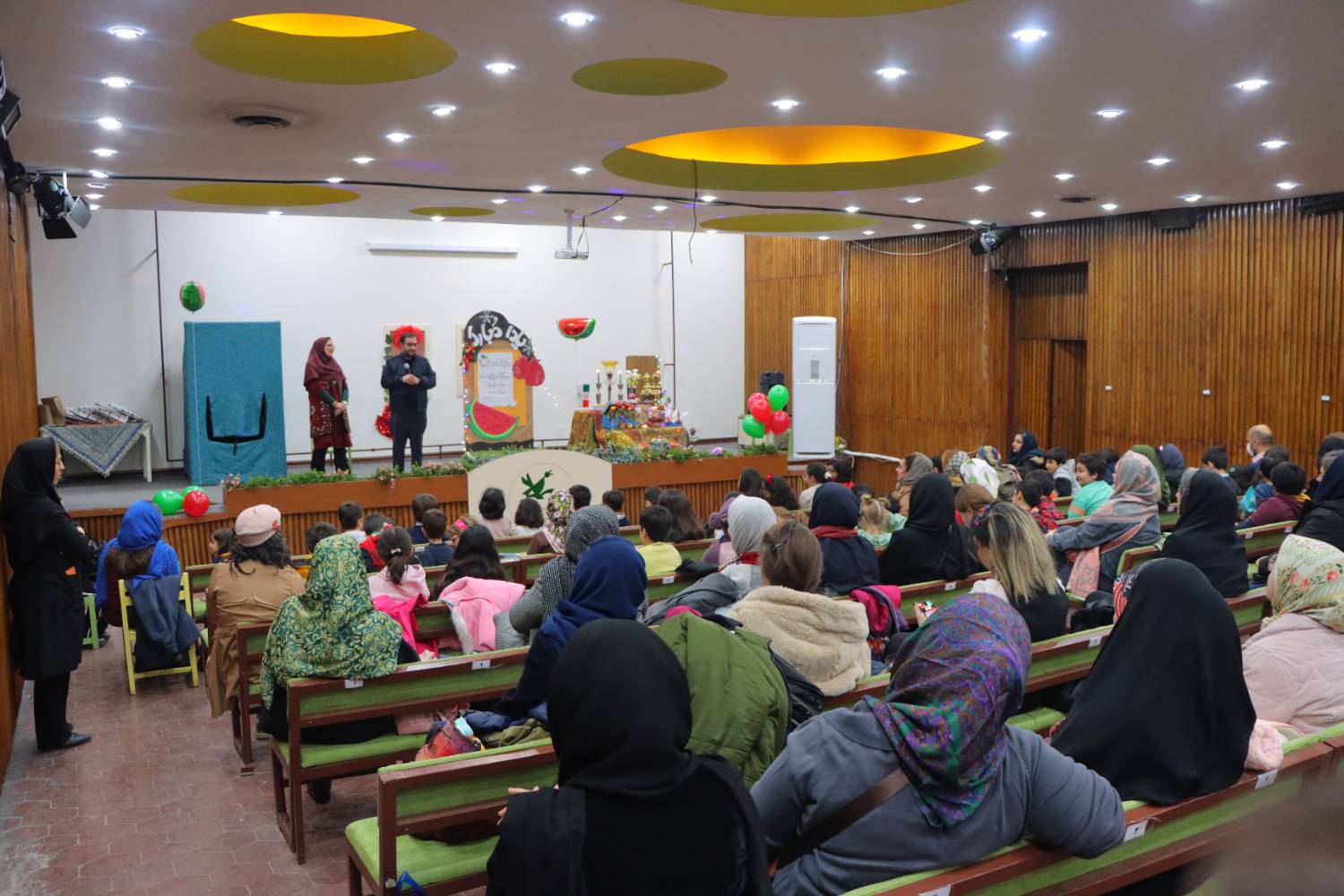 «شب یلدا در کتابخانه نیاوران؛ تأکید بر نقش خانوادهها در فرهنگ مطالعه»