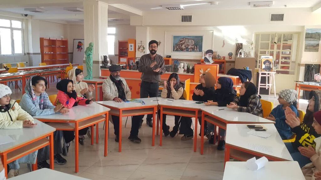 برنامههای مرکز شماره ۳ اسلامآباد غرب با حضور فرهیختگان محلی