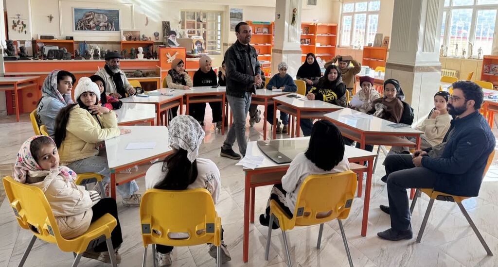 برنامههای مرکز شماره ۳ اسلامآباد غرب با حضور فرهیختگان محلی