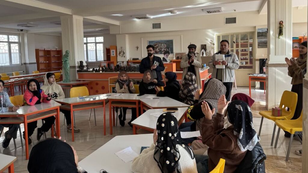 برنامه‌های مرکز شماره ۳ اسلام‌آباد غرب با حضور فرهیختگان محلی