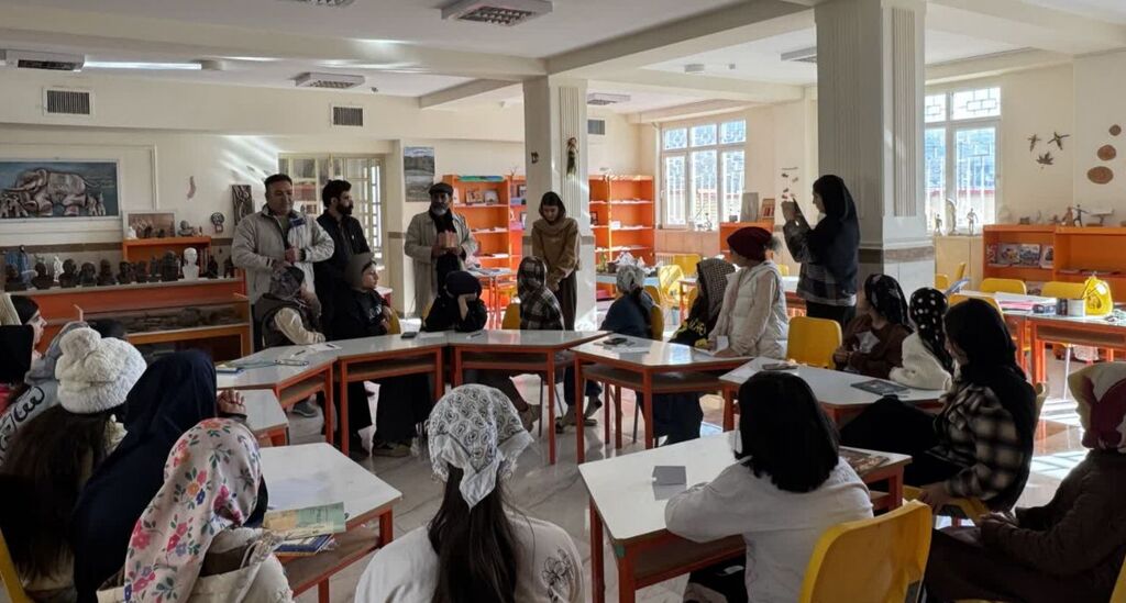 برنامه‌های مرکز شماره ۳ اسلام‌آباد غرب با حضور فرهیختگان محلی