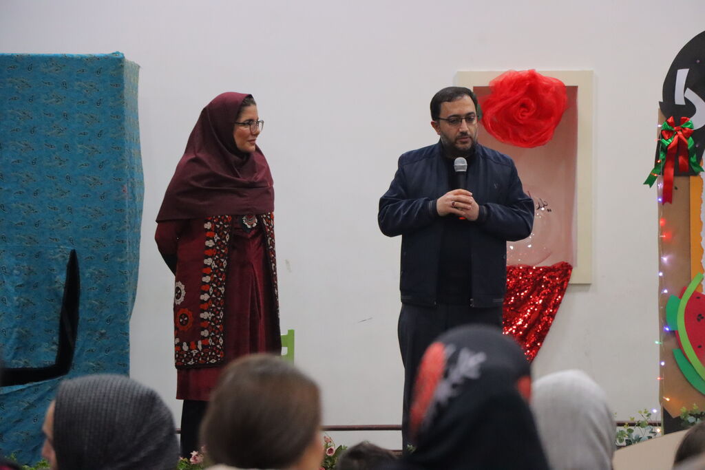 مدیر عامل کانون در جشن شب یلدا مرکز نیاوران کانون تهران نقش فعال اعضا کانون و والدین آنها در تقویت کتابخوانی