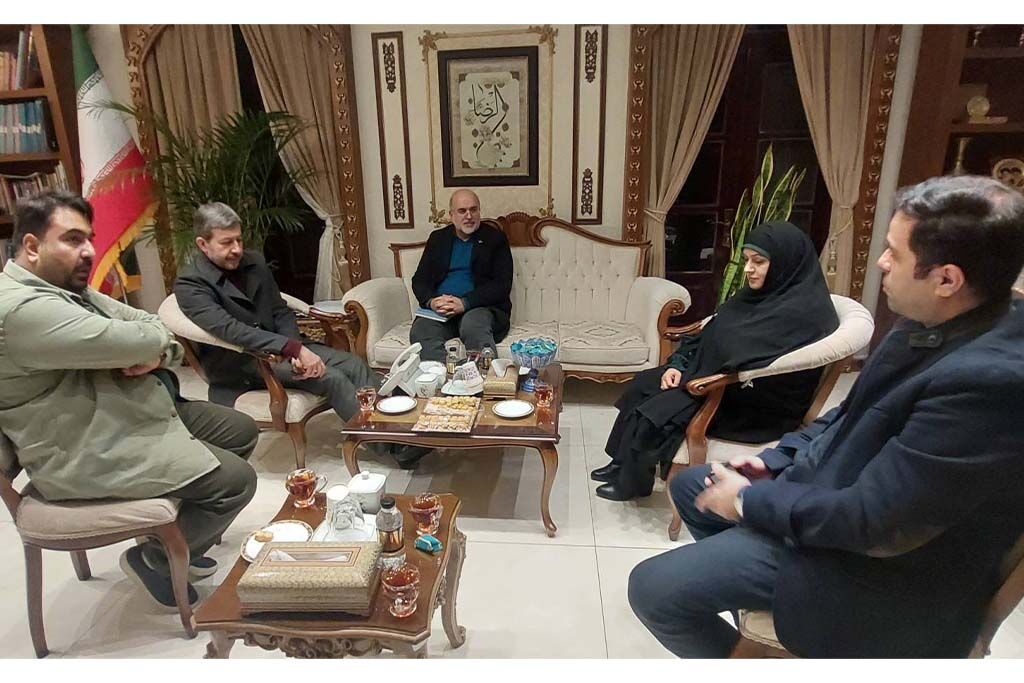 ابلاغ استاندار اصفهان به عنوان رئیس بیست و هفتمین جشنواره بین المللی قصه گویی اعطای حکم ریاست اجرایی جشنواره بینالمللی قصهگویی به استاندار اصفهان
