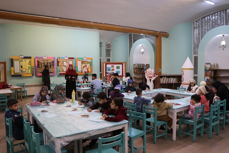 برگزاری کارگاههای فرهنگی، هنری و ادبی همزمان با پرتاپ ماهوارها