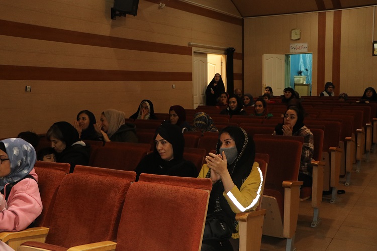 برگزاری کارگاههای فرهنگی، هنری و ادبی همزمان با پرتاپ ماهوارها