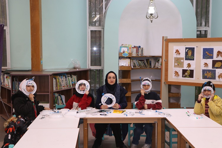 برگزاری کارگاه‌های فرهنگی، هنری و ادبی هم‌زمان با پرتاپ ماهوارها