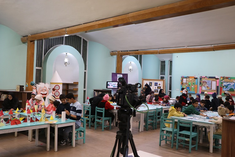 برگزاری کارگاههای فرهنگی، هنری و ادبی همزمان با پرتاپ ماهوارها