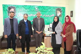 تجلیل از رئیس امور اداری کانون فارس به‌عنوان کارمند نمونه جشنواره شهید رجایی