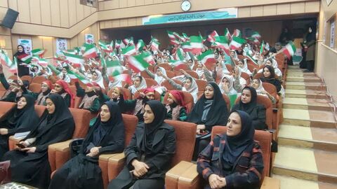 جشن کودکان ایلامی در پرتاب همزمان سه ماهواره ایرانی درمجتمع شهدای کودک ایلام به روایت تصویر