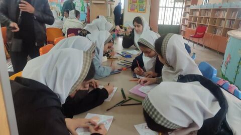 جشن کودکان ایلامی در پرتاب همزمان سه ماهواره ایرانی درمجتمع شهدای کودک ایلام به روایت تصویر