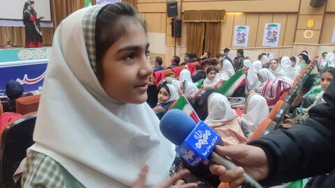 جشن کودکان ایلامی در پرتاب همزمان سه ماهواره ایرانی درمجتمع شهدای کودک ایلام به روایت تصویر