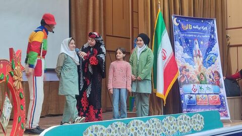 جشن کودکان ایلامی در پرتاب همزمان سه ماهواره ایرانی درمجتمع شهدای کودک ایلام به روایت تصویر