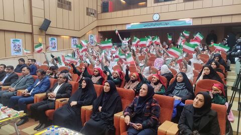 جشن کودکان ایلامی در پرتاب همزمان سه ماهواره ایرانی درمجتمع شهدای کودک ایلام به روایت تصویر