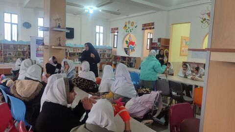 جشن کودکان ایلامی در پرتاب همزمان سه ماهواره ایرانی درمجتمع شهدای کودک ایلام به روایت تصویر